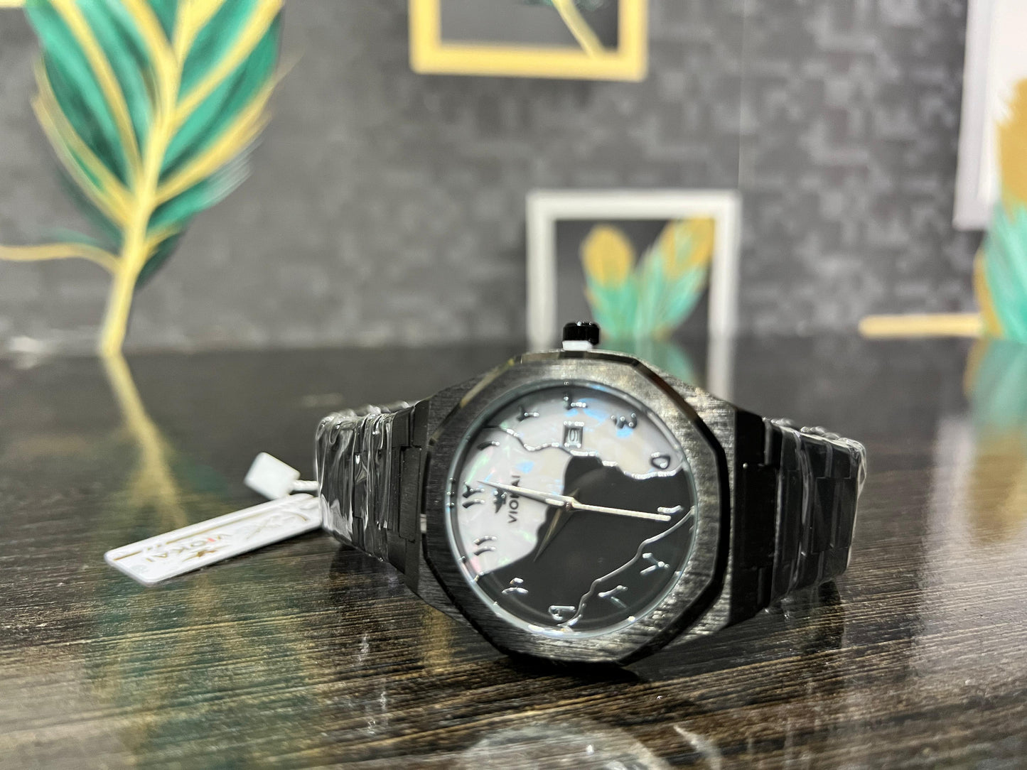Arabic Aura Black & White