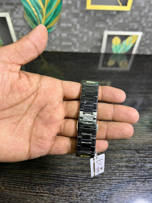 Arabic Aura Black & White